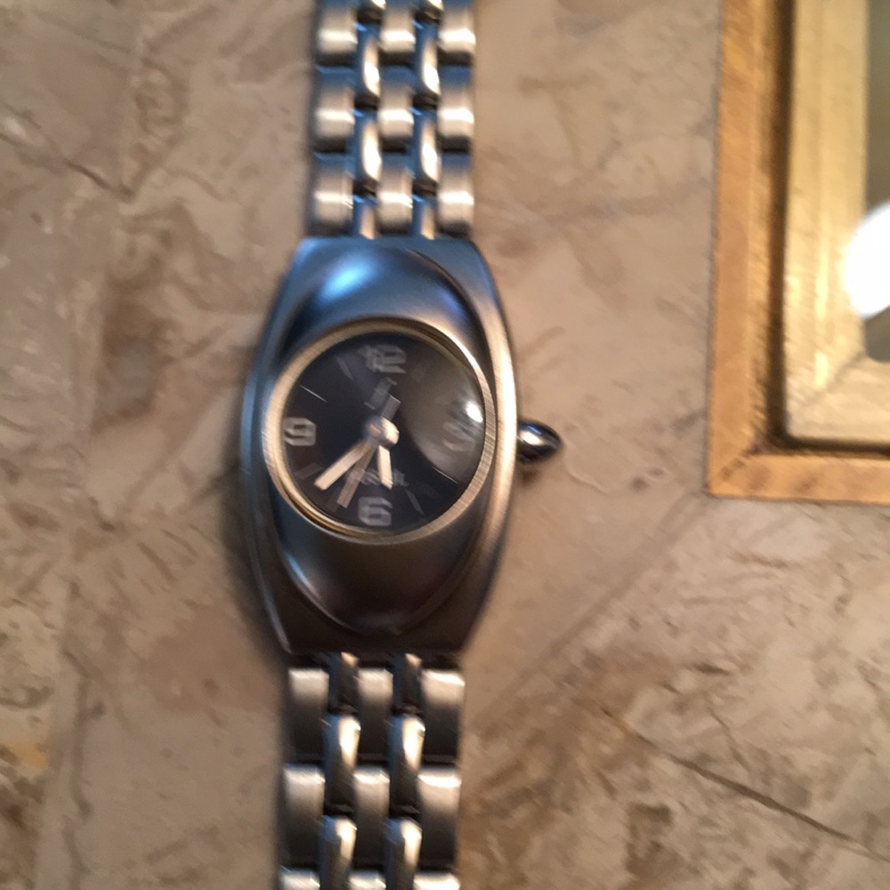 Watch - Picture 2 of 4